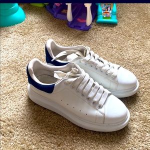 Size 10.5, good condition 8.5/10! No longer want the shoes